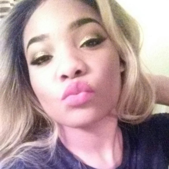 Meet your Posher, Deanna - Picture 1 of 3